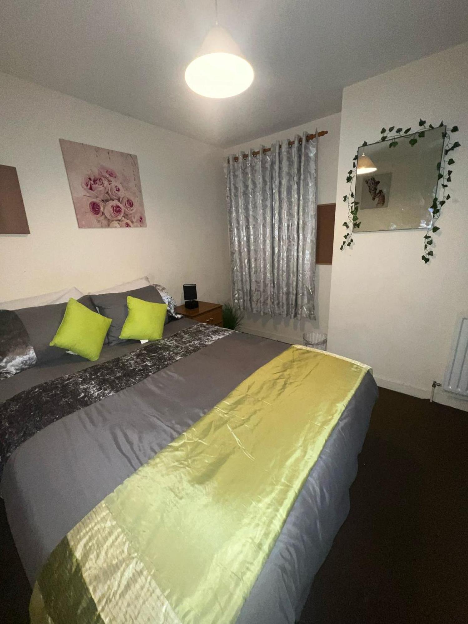 Lovely Double Room With Private Bathroom And Double Room With Shared Toilet & Parking Free — Photos 1